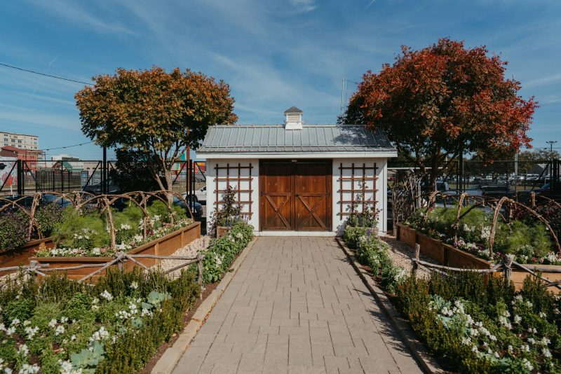 Integracja ogrodu i garażu: Jak stworzyć spójną przestrzeń zewnętrzną